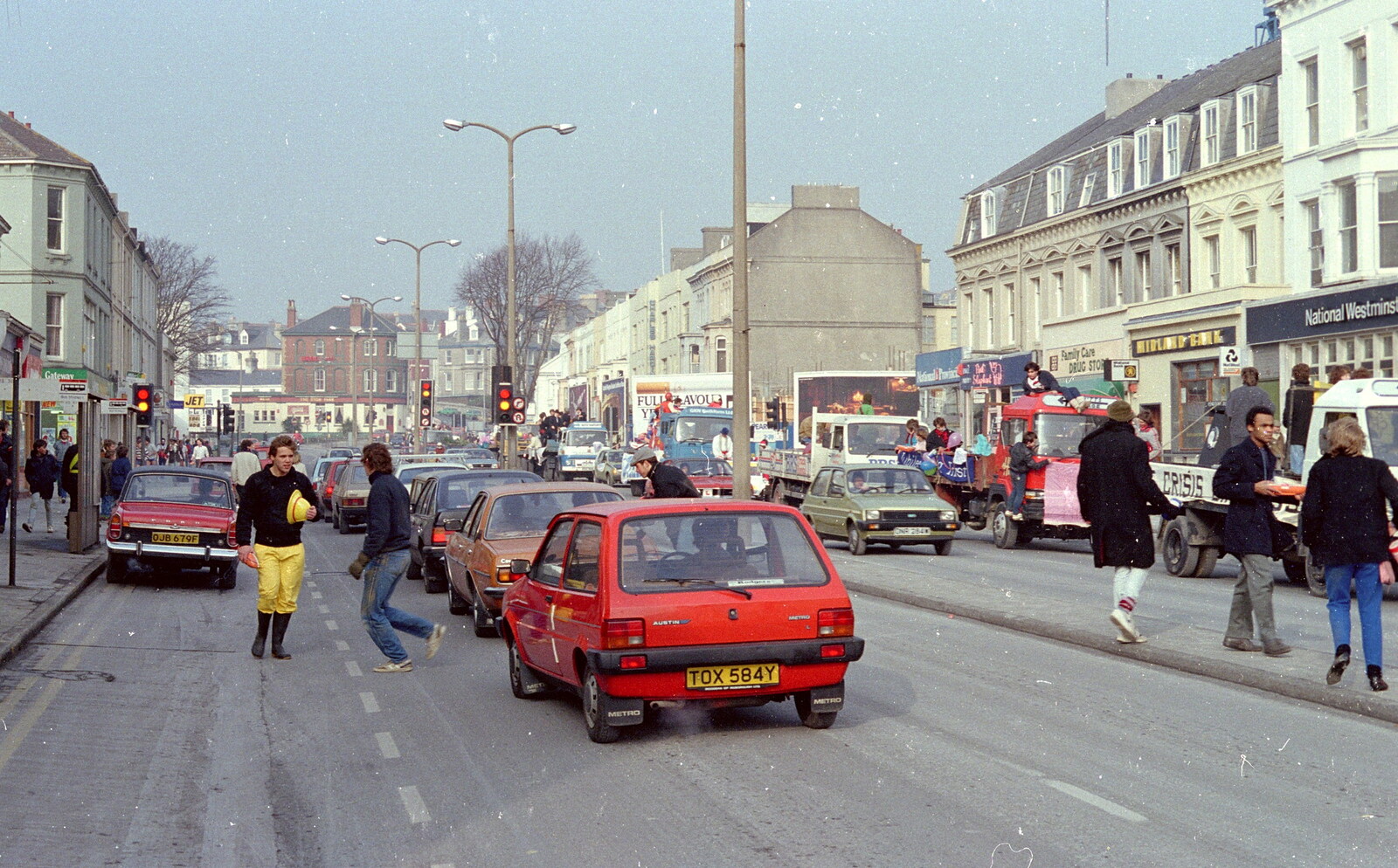Mutley Plain from Uni: PPSU "Jazz" RAG Street Parade, Plymouth, Devon - 17th February 1986