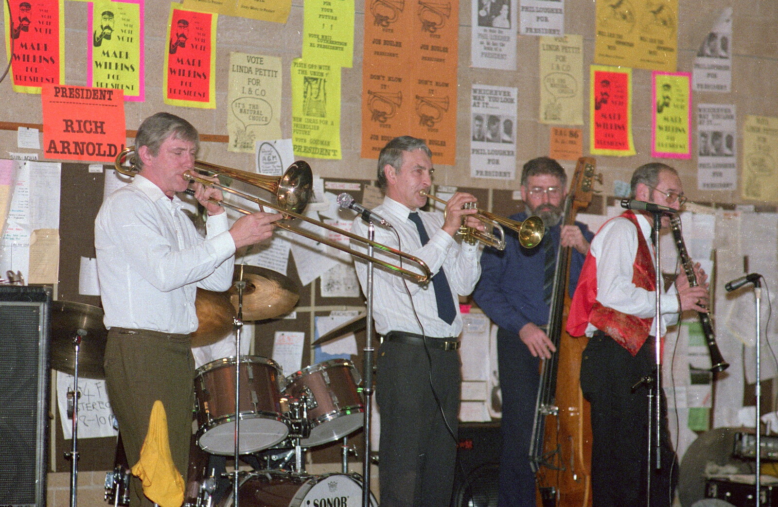 Trad jazz in the students' union from Uni: Music Nights and the RAG Ball, Plymouth, Devon - 18th February 1986