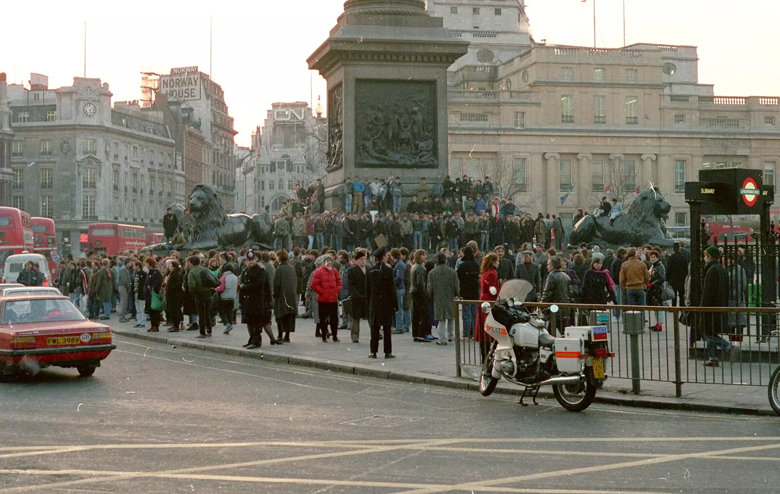 Students stake out the bottom of Nelson's Column, from Uni: No Chance Fowler! A student Demonstration, London - 26th February 1986