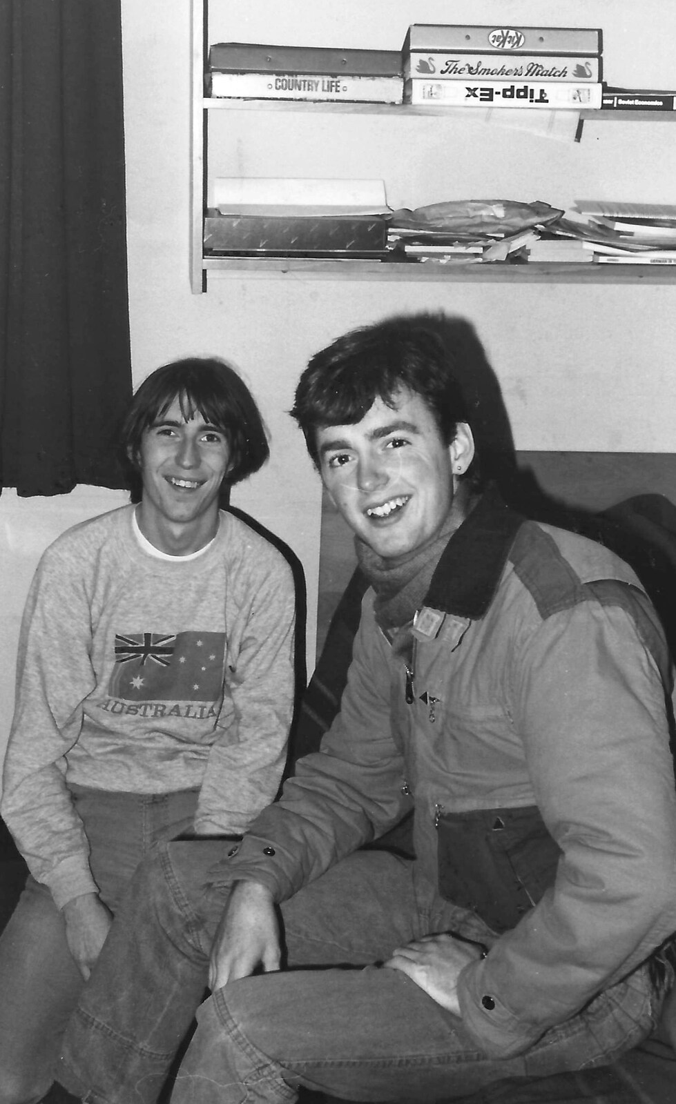 Dave and John in their Sunderland Road digs from Uni: The First Year in Black and White, Plymouth Polytechnic, Devon - 8th April 1986