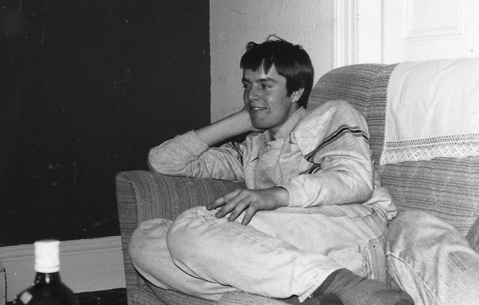 Malcolm sits on the sofa watching telly from Uni: The First Year in Black and White, Plymouth Polytechnic, Devon - 8th April 1986