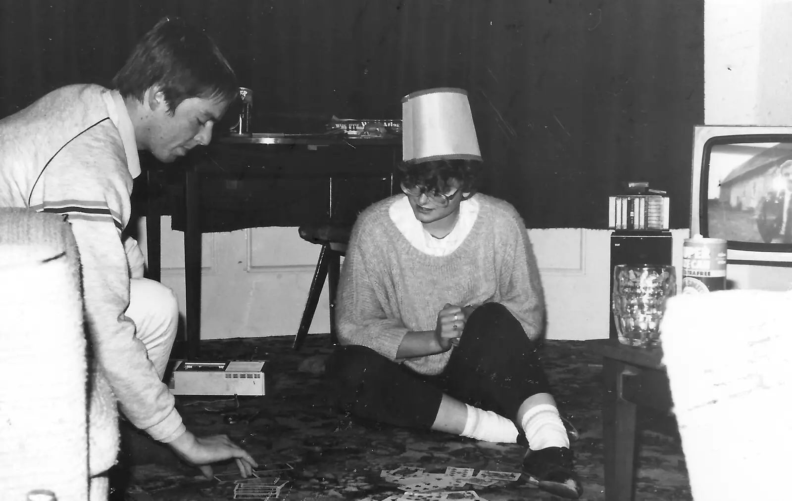 A game of cards is afoot, from Uni: The First Year in Black and White, Plymouth Polytechnic, Devon - 8th April 1986