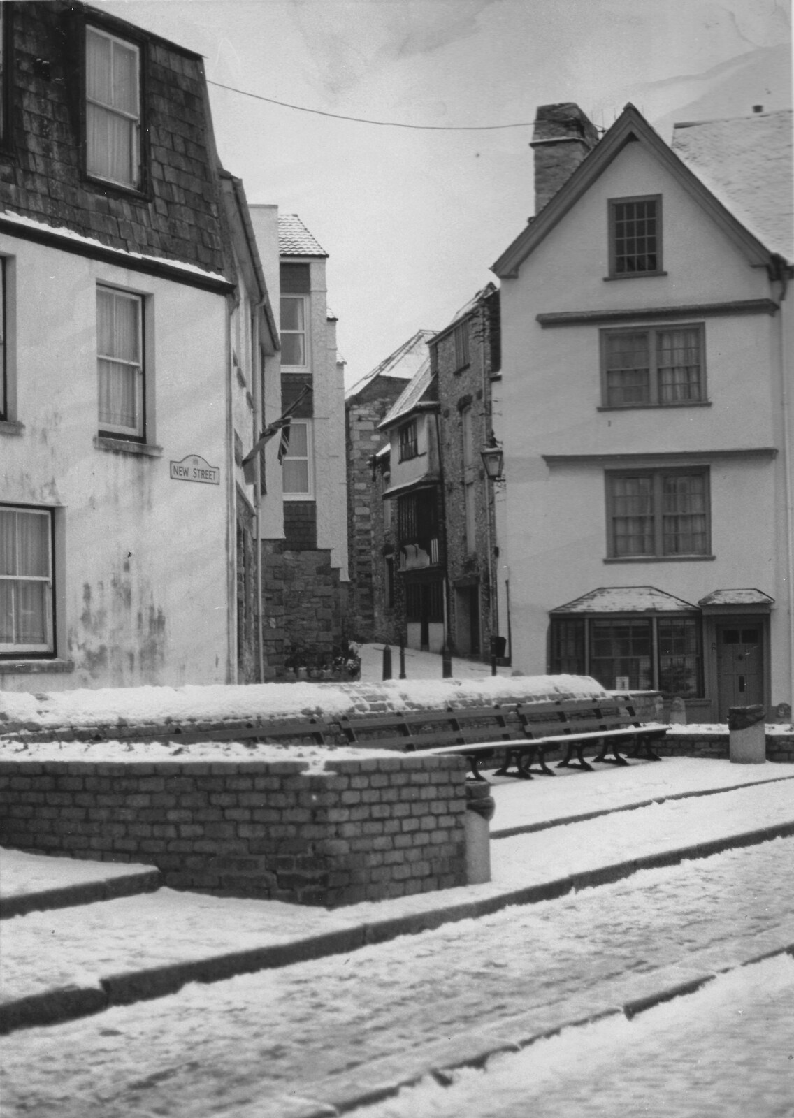 New Street in the Barbican from Uni: The First Year in Black and White, Plymouth Polytechnic, Devon - 8th April 1986
