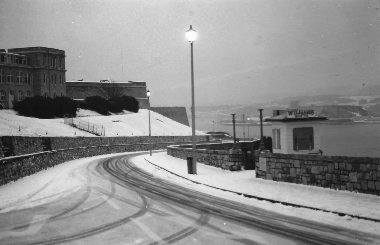 Looking down East Hoe and Madeira Road to the Citadel, from Uni: The First Year in Black and White, Plymouth Polytechnic, Devon - 8th April 1986