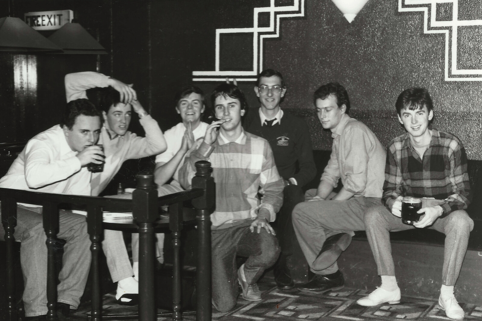 The lads in Snobs nightclub from Uni: The First Year in Black and White, Plymouth Polytechnic, Devon - 8th April 1986