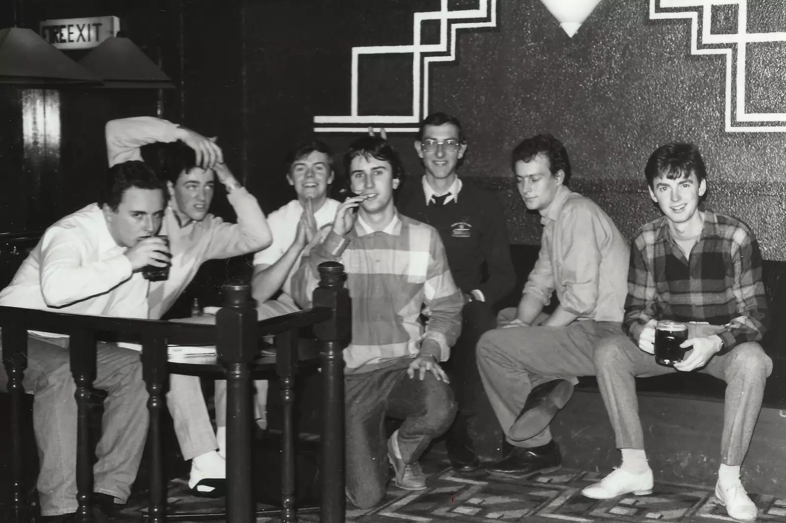 The lads in Snobs nightclub, from Uni: The First Year in Black and White, Plymouth Polytechnic, Devon - 8th April 1986