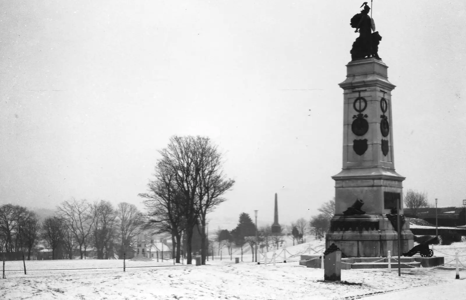 The back of Plymouth Hoe on a snowy day, from Uni: The First Year in Black and White, Plymouth Polytechnic, Devon - 8th April 1986