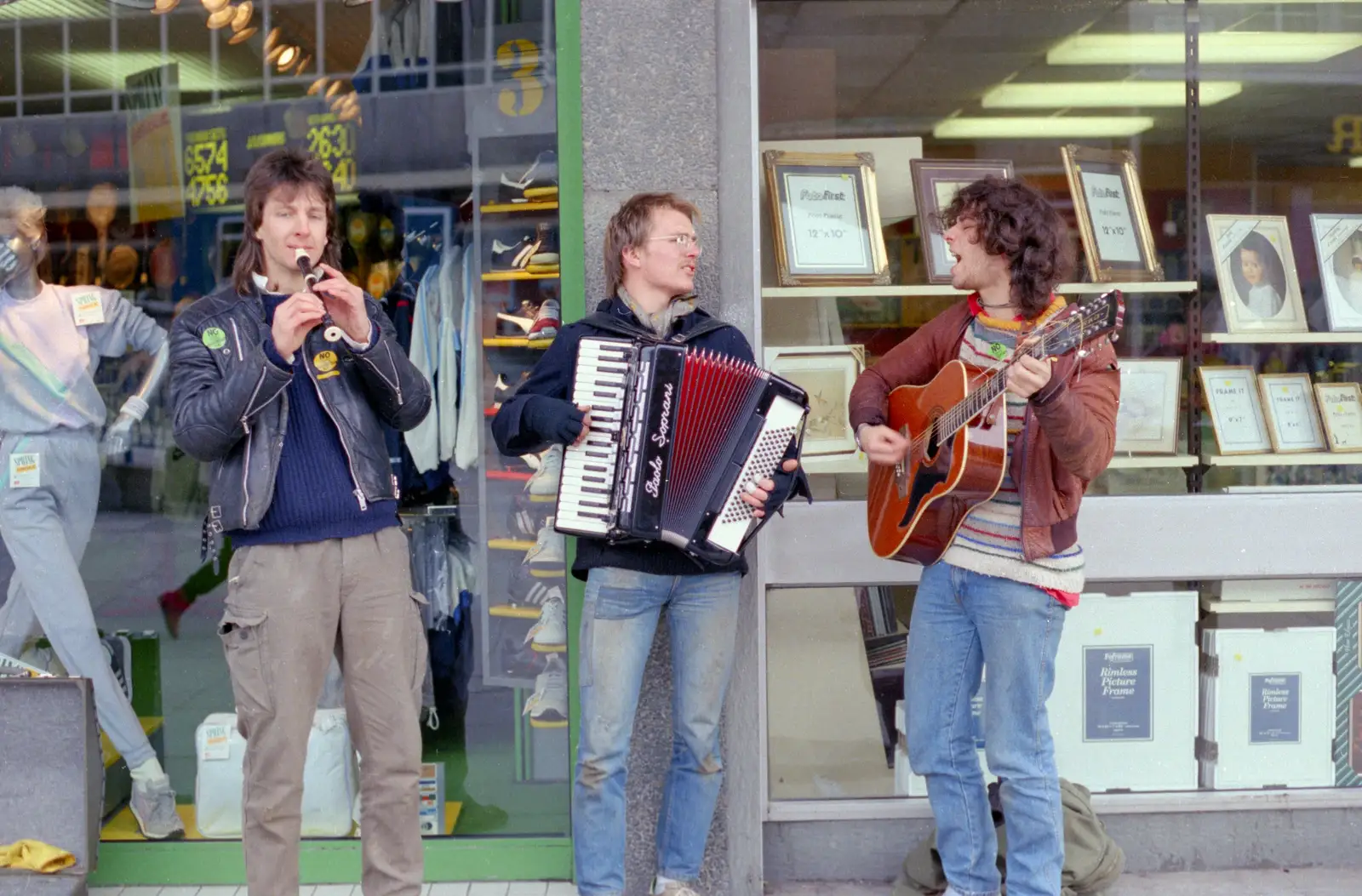Buskers do their thing, from Uni: A Van Gogh Grant Cuts Protest, Plymouth, Devon - 8th March 1986
