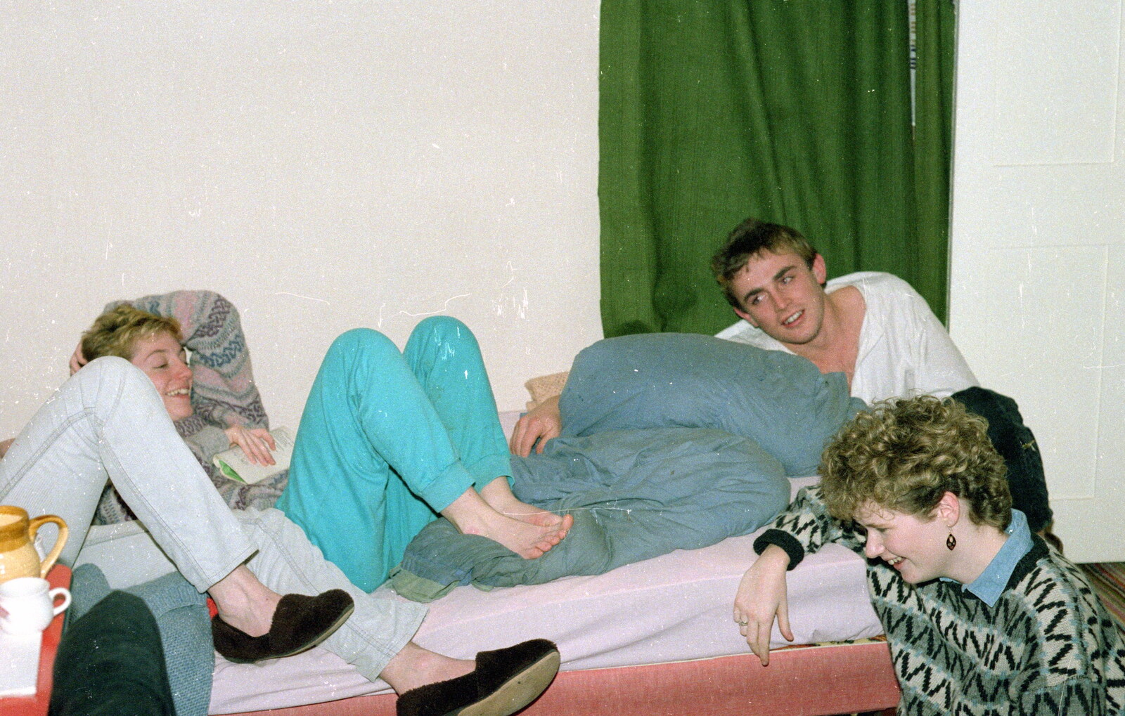 Piling on a bed from Uni: A Night In The Bank and Fly Magazine, Plymouth Polytechnic, Devon - March 10th 1986
