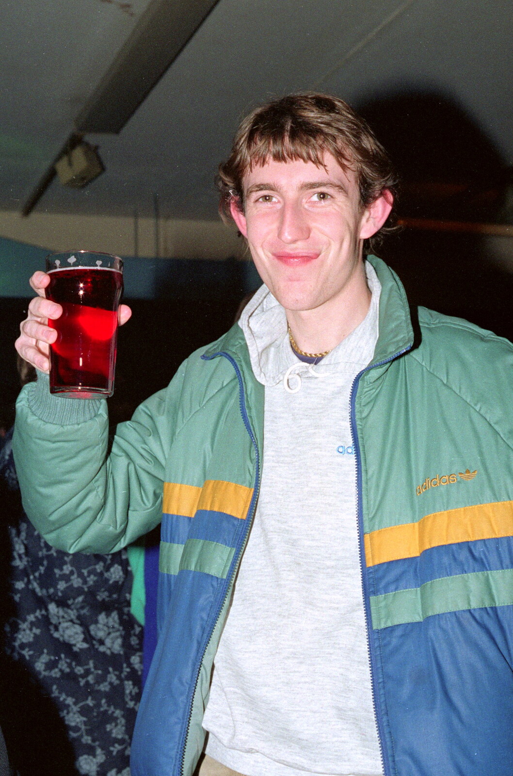 Dave Mallett and a pint of something from Uni: PPSU Office Staff and a Night in the Students' Union Bar, Plymouth - 15th March 1986