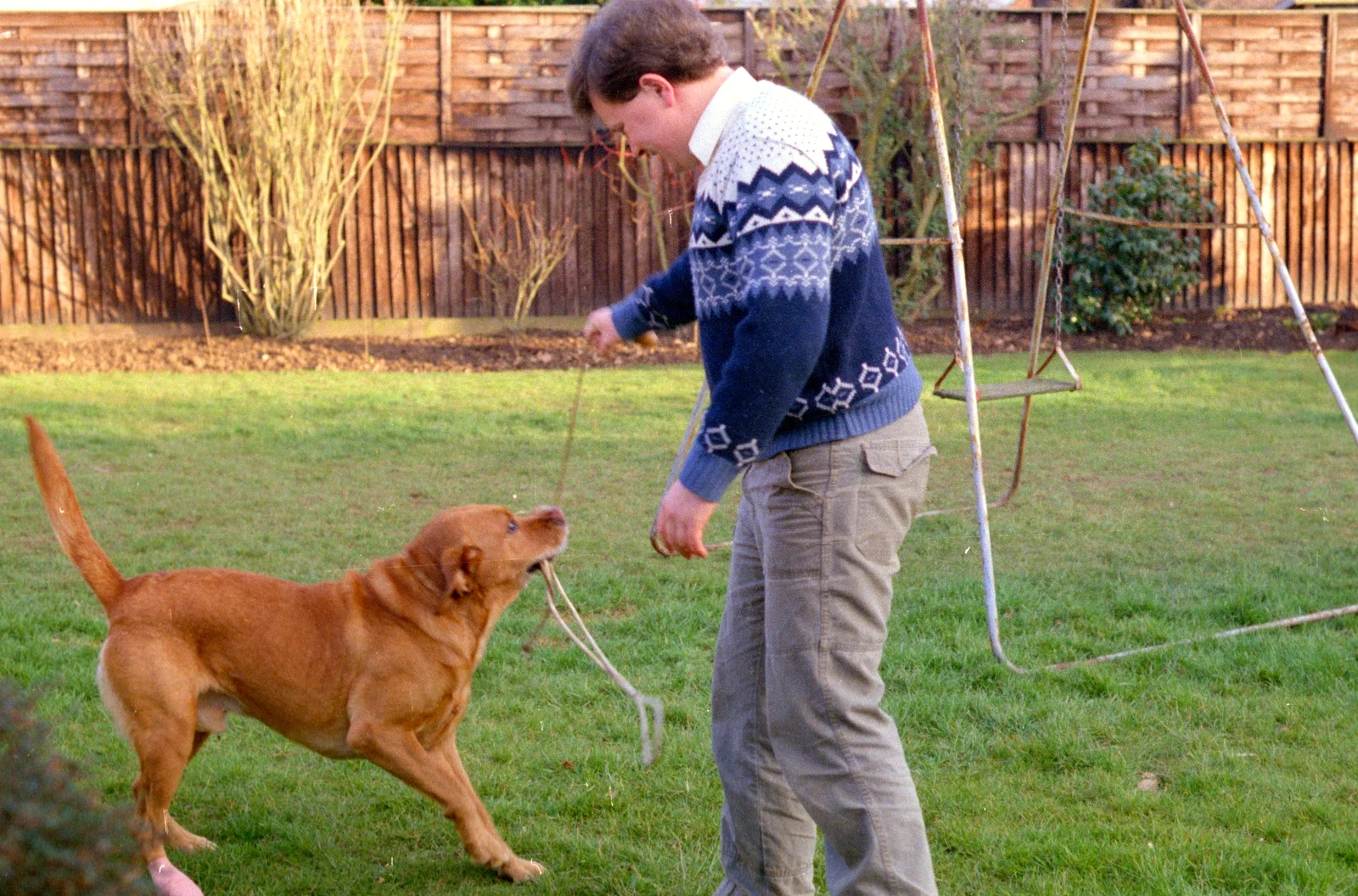 Geordie hangs on to a bit of old rope, from Uni: The End of Term and Whitsand Bay, Plymouth and New Milton - 21st March 1986