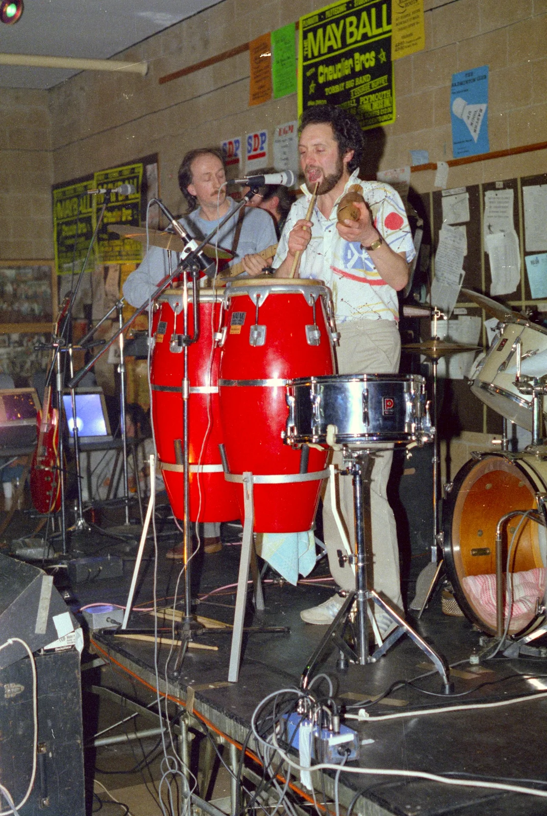 A random band plays in the SU, from Uni: The End of Term and Whitsand Bay, Plymouth and New Milton - 21st March 1986