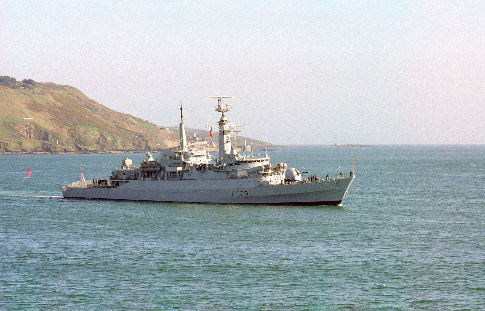 F173 - <a href='http://en.wikipedia.org/wiki/HMS_Arrow_%28F173%29'>HMS Arrow</a> - sails in to Plymouth Sound from Uni: The End of Easter Holidays, Ford Cottage and Plymouth Hoe, Hampshire and Devon - 10th April 1986