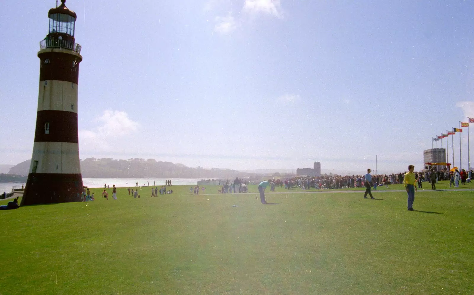 Crowds gather for the Radio One roadshow, from Uni: Student Politics, and Hanging Around The Hoe, Plymouth - 12th April 1986