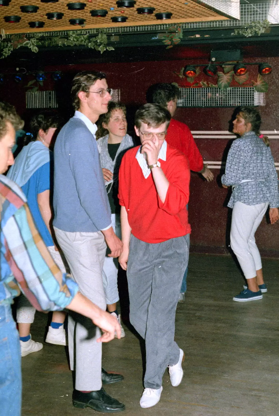 Mike Bey, Andy and Dave bopping away, from Uni: Another Session in the James Street Vaults, Plymouth - 15th April 1986