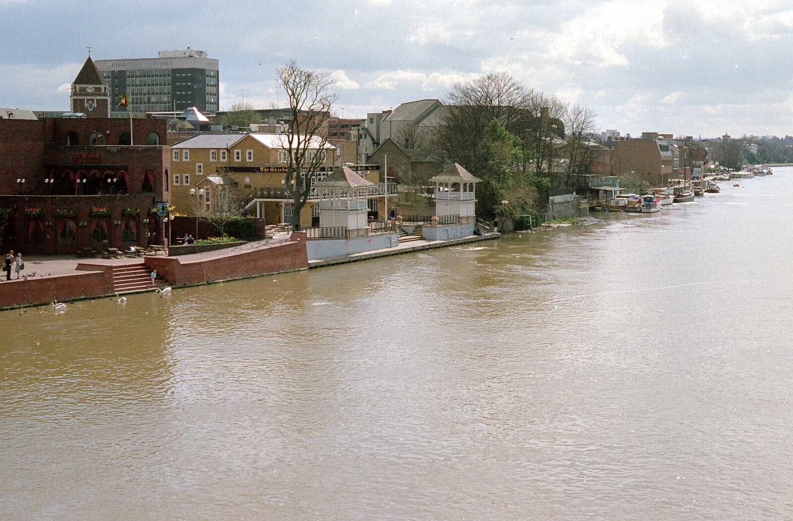A view up the River Thames from Trotsky's Birthday, New Malden, Kingston Upon Thames - 20th April 1986