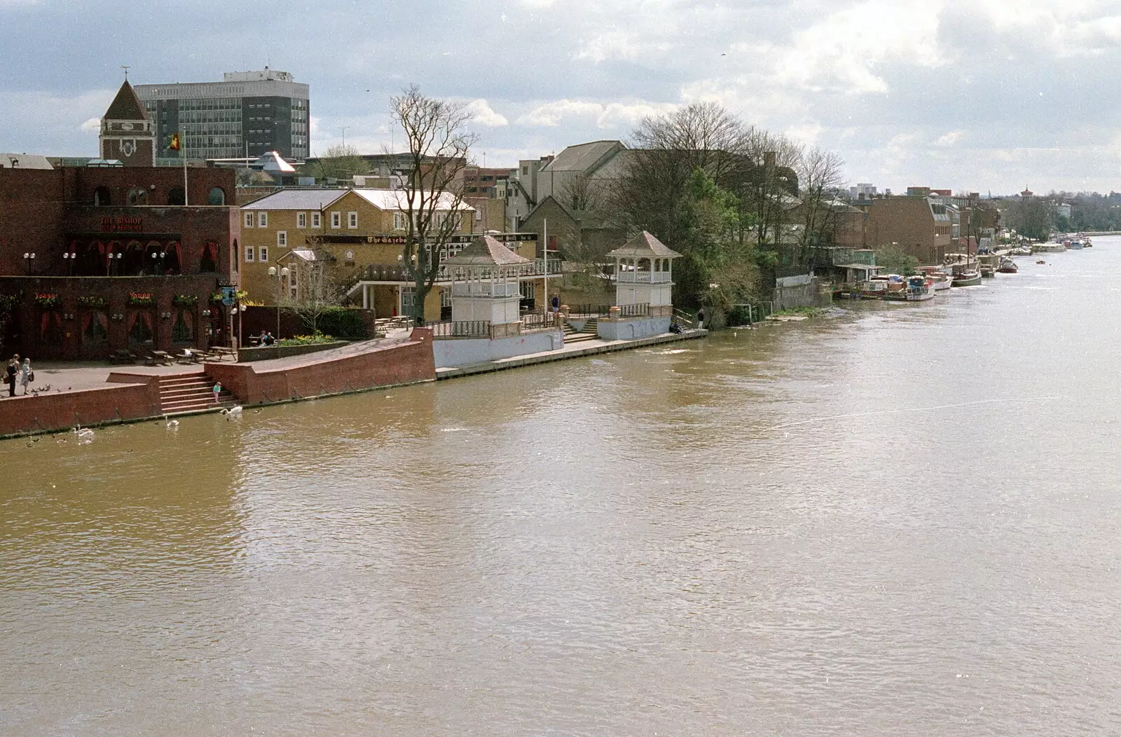 A view up the River Thames, from Trotsky's Birthday, New Malden, Kingston Upon Thames - 20th April 1986