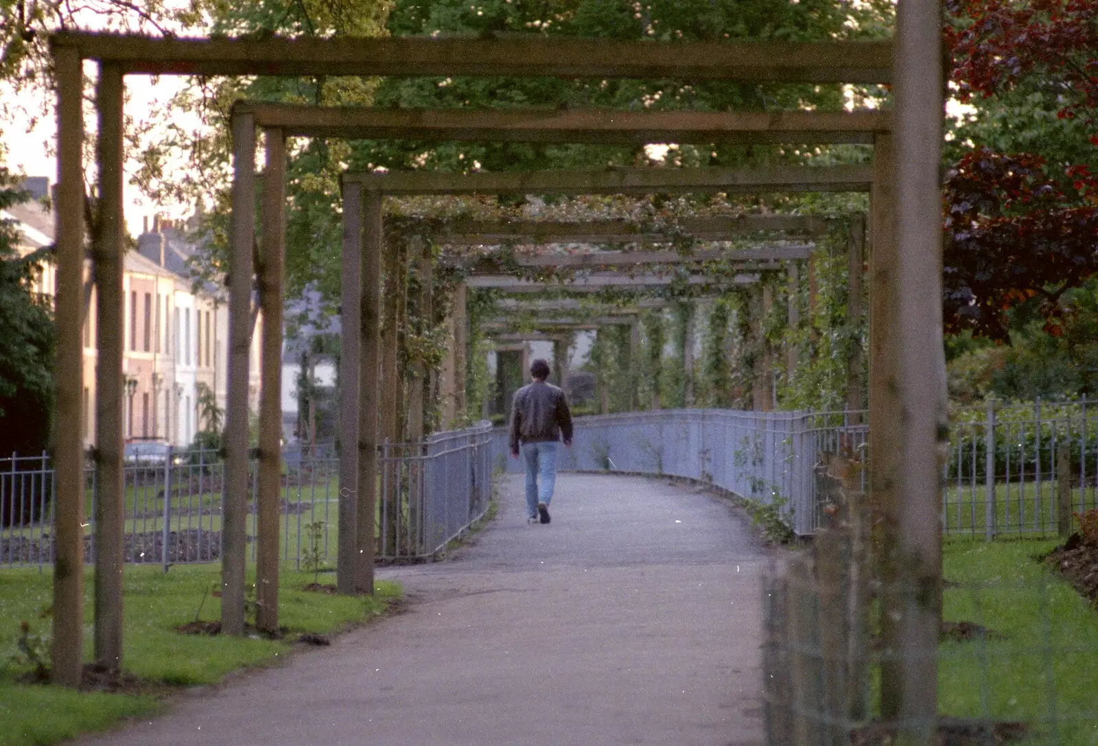 One of the Beaumont Park entrances, from Uni: Scenes of Plymouth and the PPSU Bar, Plymouth Polytechnic, Devon - 28th April 1986