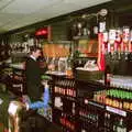 Brian does a pint of orange juice, Uni: Scenes of Plymouth and the PPSU Bar, Plymouth Polytechnic, Devon - 28th April 1986