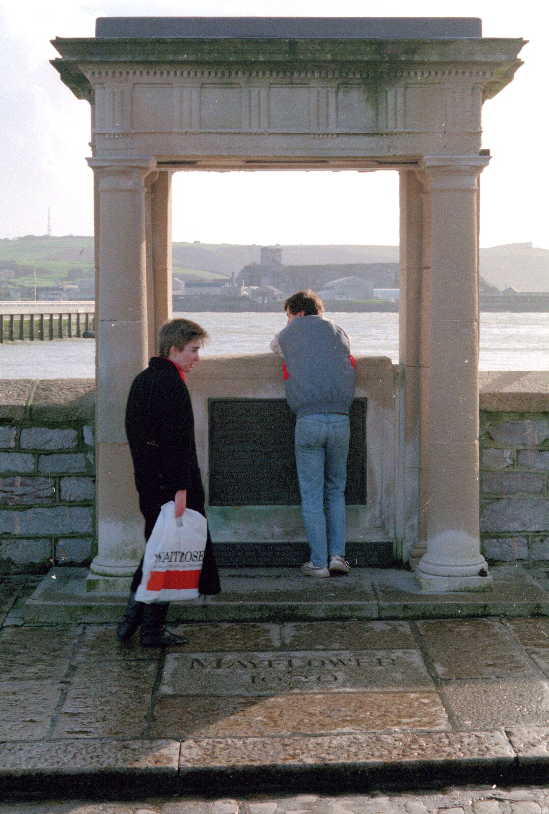Riki peers over the wall at the Mayflower Steps from Uni: Scenes of Plymouth and the PPSU Bar, Plymouth Polytechnic, Devon - 28th April 1986