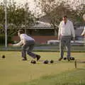 Dudes play bowls on Plymouth Hoe, Uni: Scenes of Plymouth and the PPSU Bar, Plymouth Polytechnic, Devon - 28th April 1986