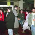 Frank chats to someone by the little bar, Uni: Scenes of Plymouth and the PPSU Bar, Plymouth Polytechnic, Devon - 28th April 1986