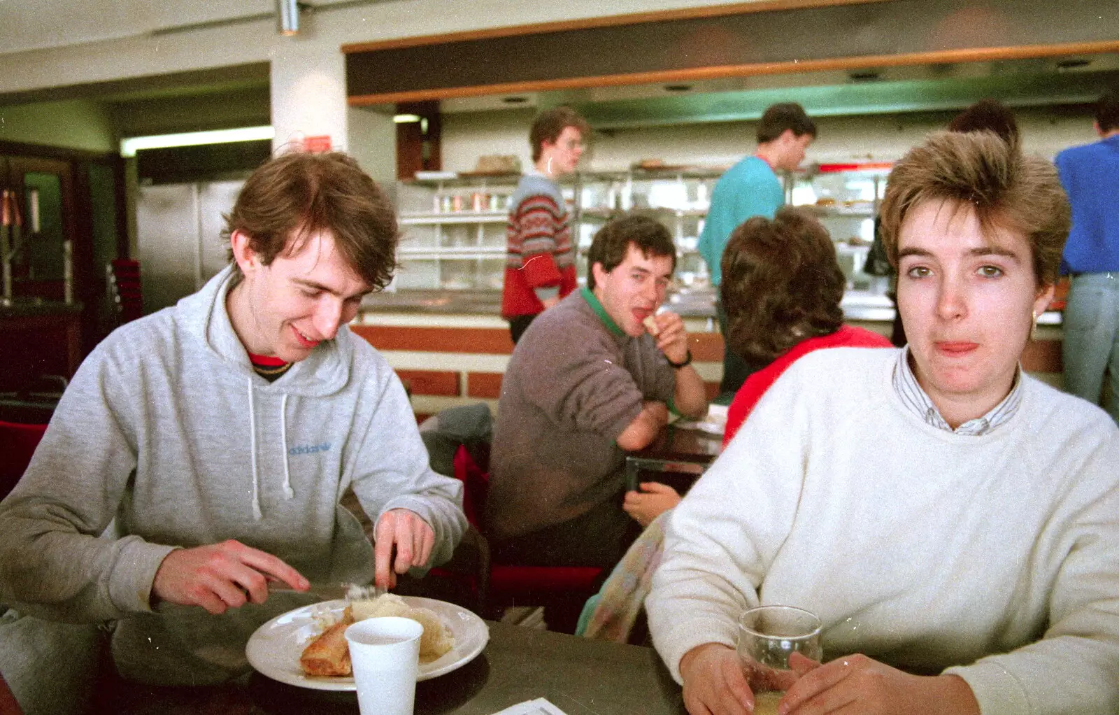 Dave tries to eat his lunch in the GTB canteen, from Uni: Scenes of Plymouth and the PPSU Bar, Plymouth Polytechnic, Devon - 28th April 1986