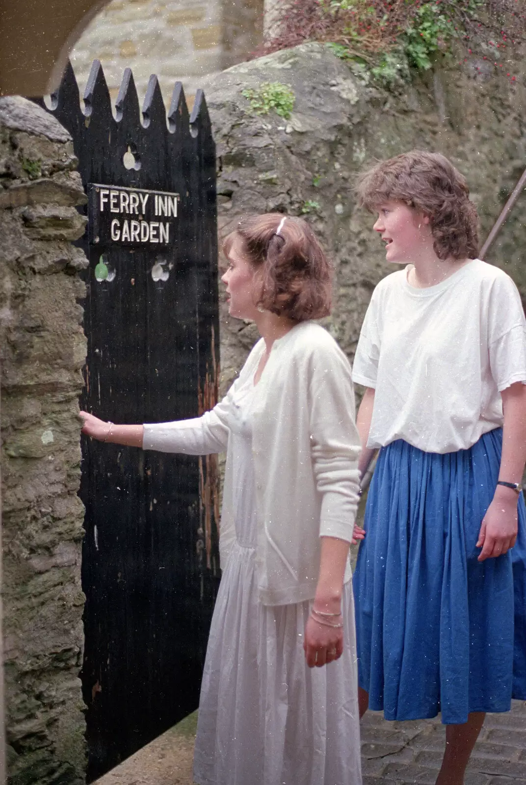 A pub is sought out: it's the Ferry Inn, Salcombe, from Uni: The Plymouth Polytechnic Satique Project, Salcombe and Plymouth - 10th May 1986