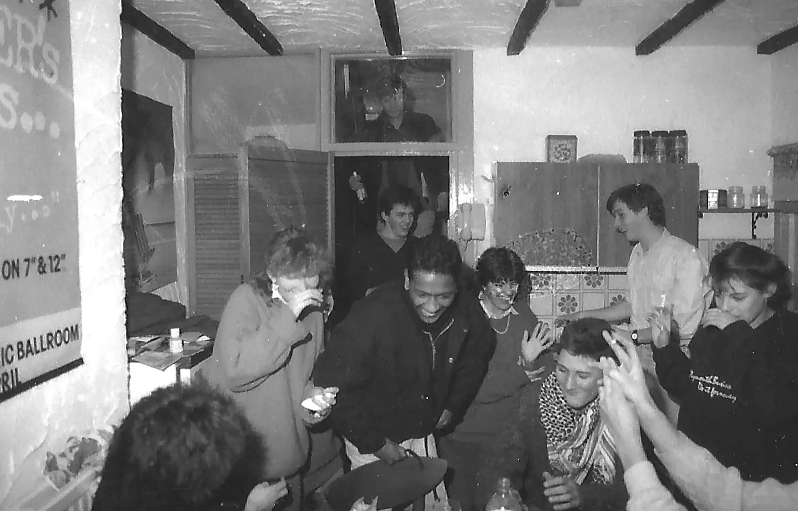 A load more BABS students pile into the kitchen, from Uni: The Plymouth Polytechnic Satique Project, Salcombe and Plymouth - 10th May 1986