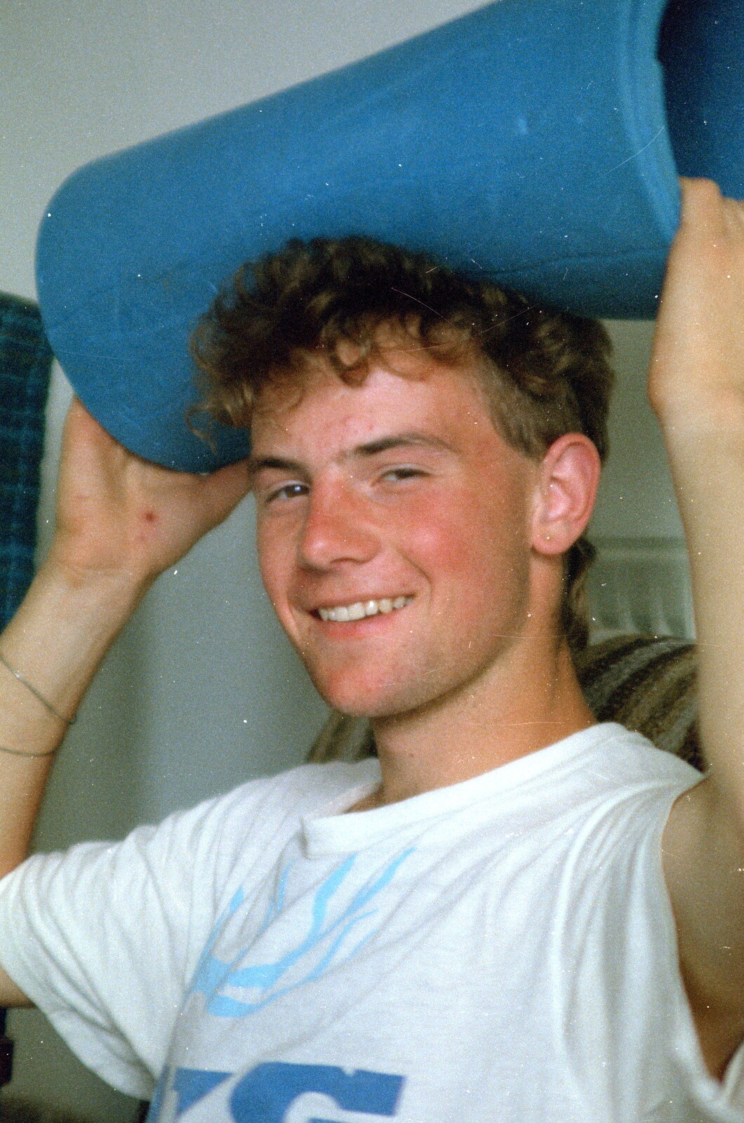 Malc with a bed-roll on his head from Uni: Riki And Dave's Place, Sutherland Road, Plymouth - 12th May 1986