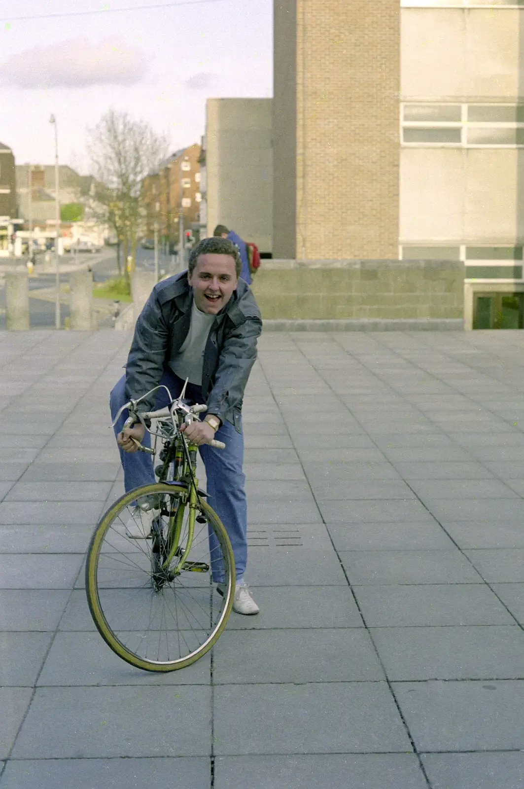 Bray-feature messes around on Nosher's bike, from Uni: A Tutorial Miscellany and Cromwell Road, Plymouth Polytechnic, Devon - 14th May 1986