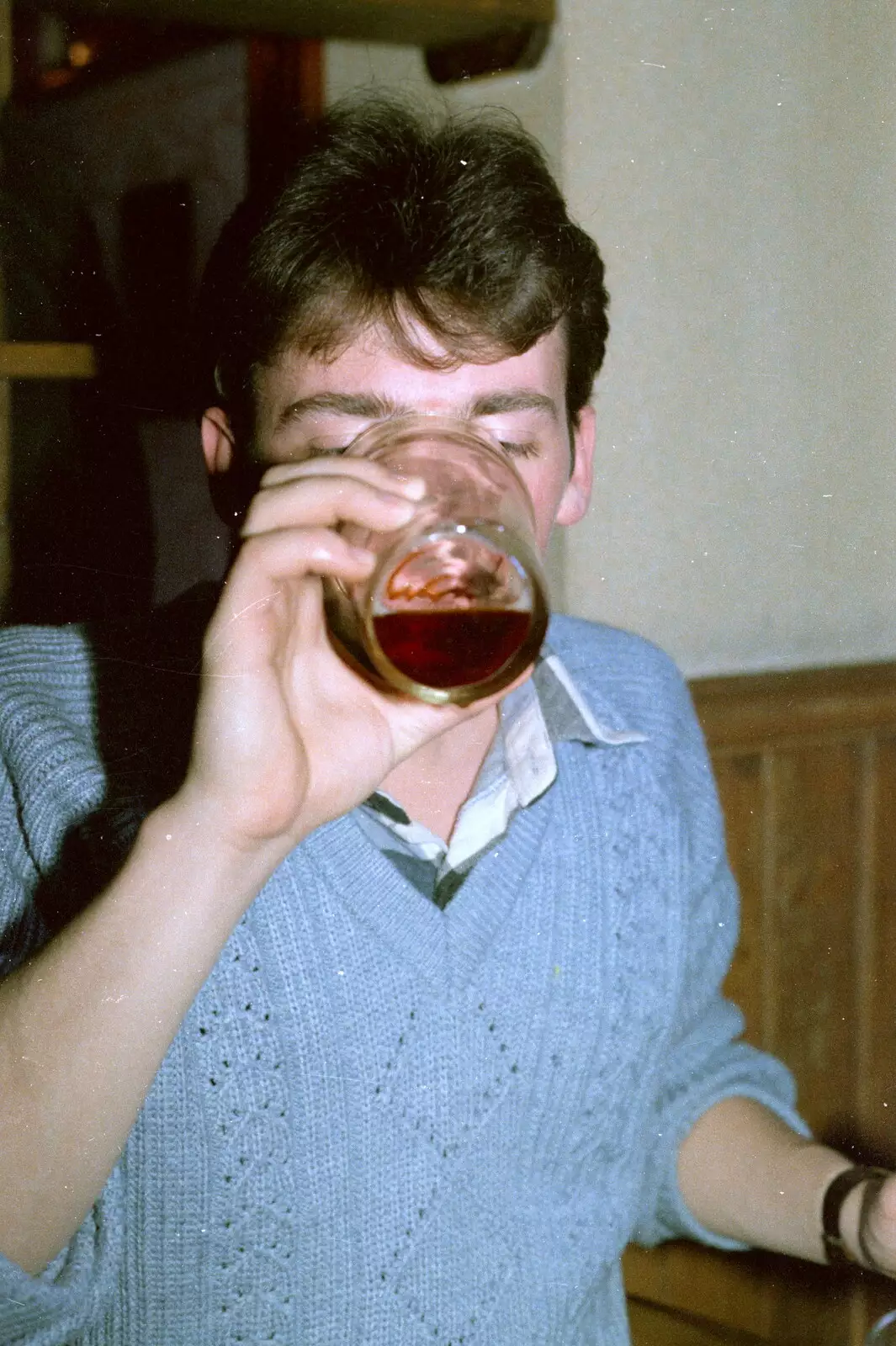 Dave Masterson slurps some Plympton Pride, from Uni: Neath Road and a JSV Happy Hour, Plymouth - 15th May 1986