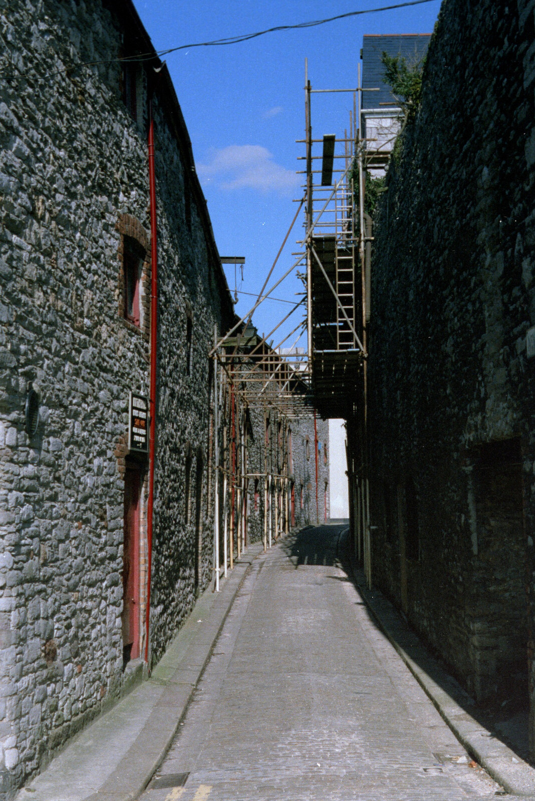Some backstreet construction on the Barbican from Uni: Phil and Anna Visit Nosher, Plymouth, Devon - 18th May 1986