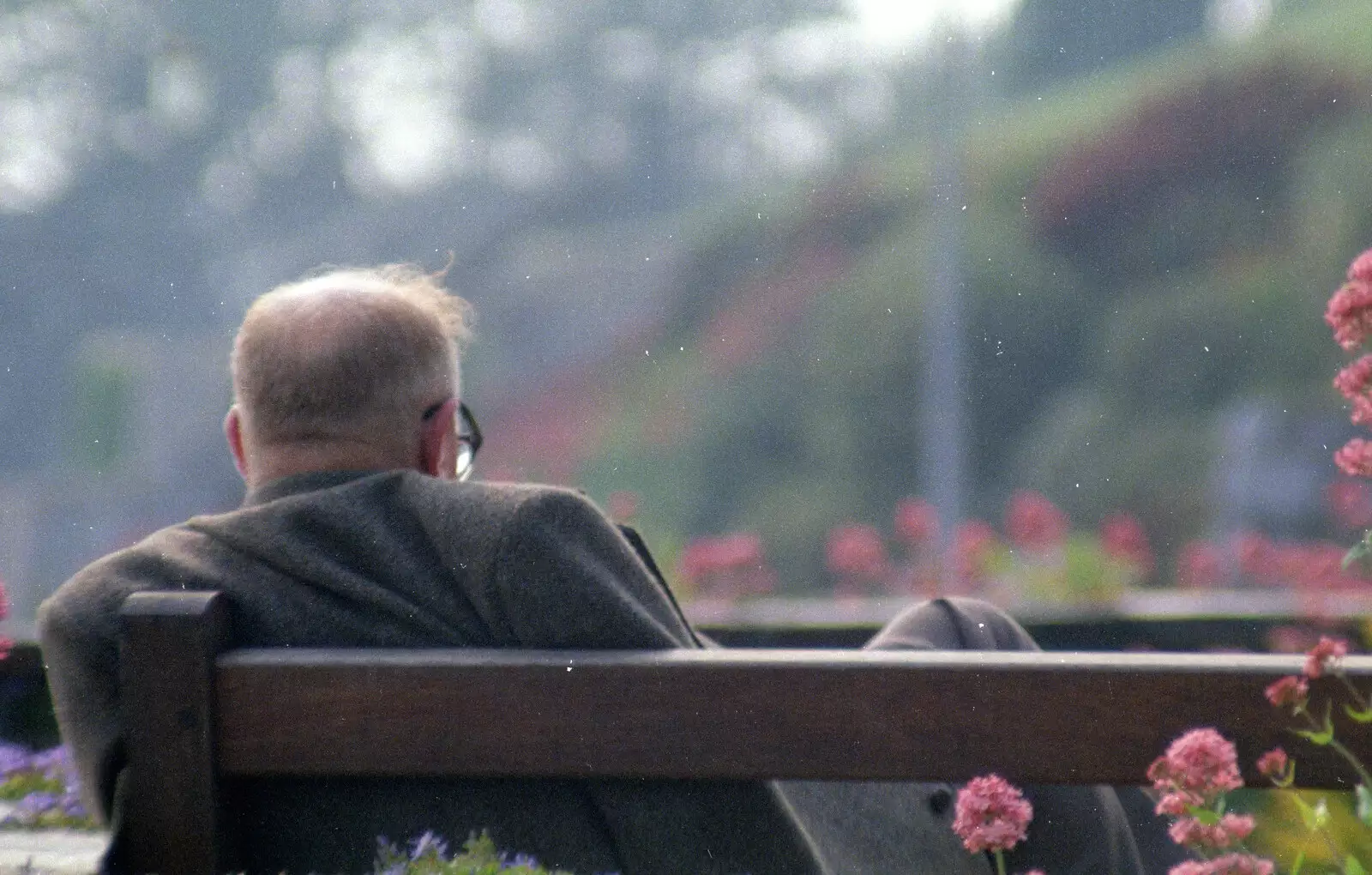 An old geezer, from Uni: Phil and Anna Visit Nosher, Plymouth, Devon - 18th May 1986