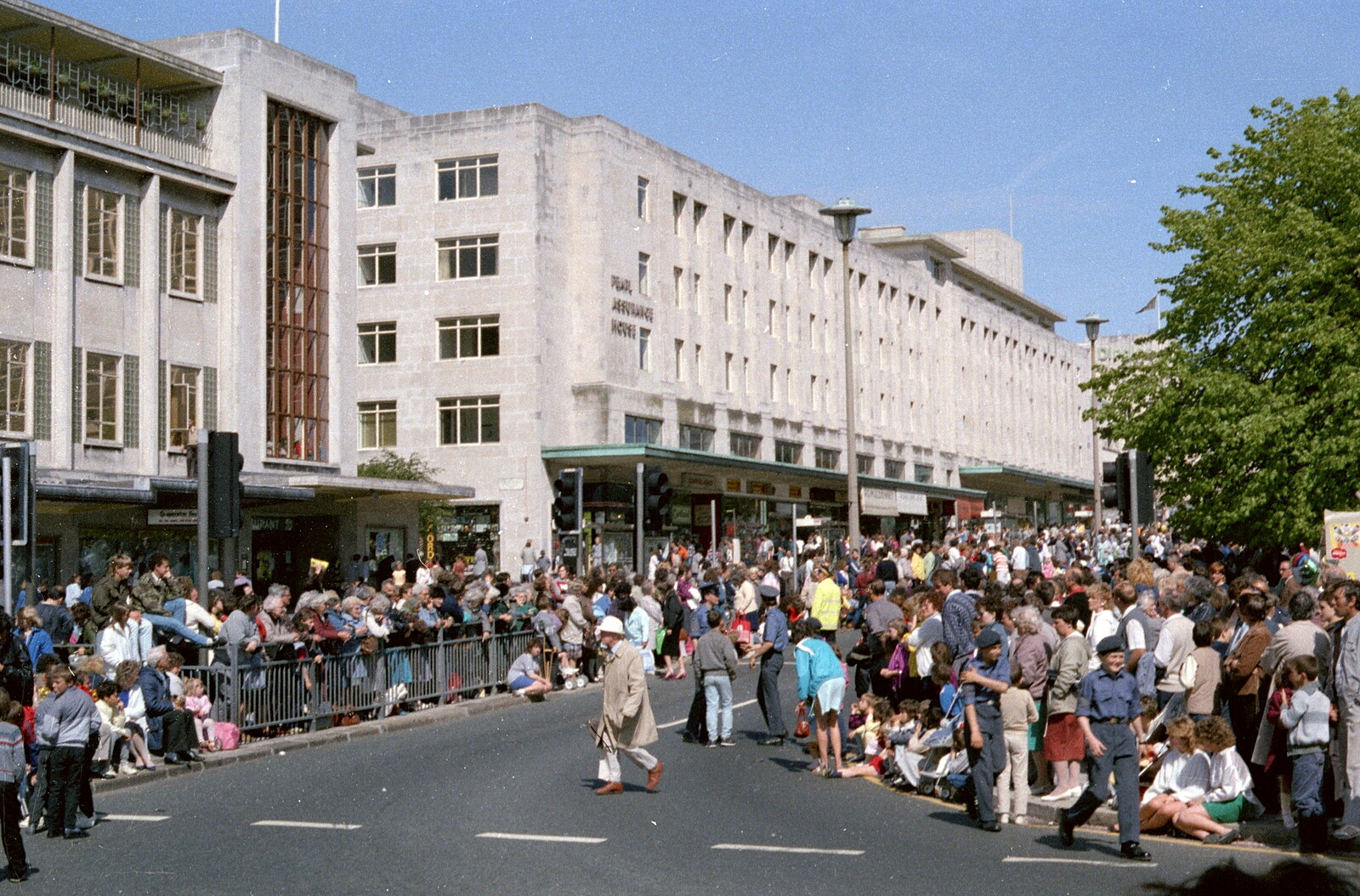 The crowds mill around by the end of Royal Parade from Uni: The Lord Mayor's Procession, Plymouth, Devon - 21st May 1986