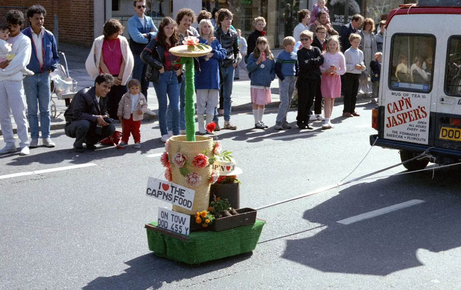 Cap'n Jasper tows a little trailer around, from Uni: The Lord Mayor's Procession, Plymouth, Devon - 21st May 1986