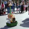 Cap'n Jasper tows a little trailer around, Uni: The Lord Mayor's Procession, Plymouth, Devon - 21st May 1986