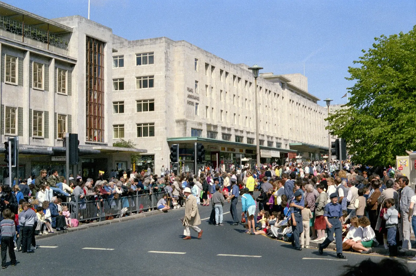 The crowds mill around by the end of Royal Parade, from Uni: The Lord Mayor's Procession, Plymouth, Devon - 24th May 1986