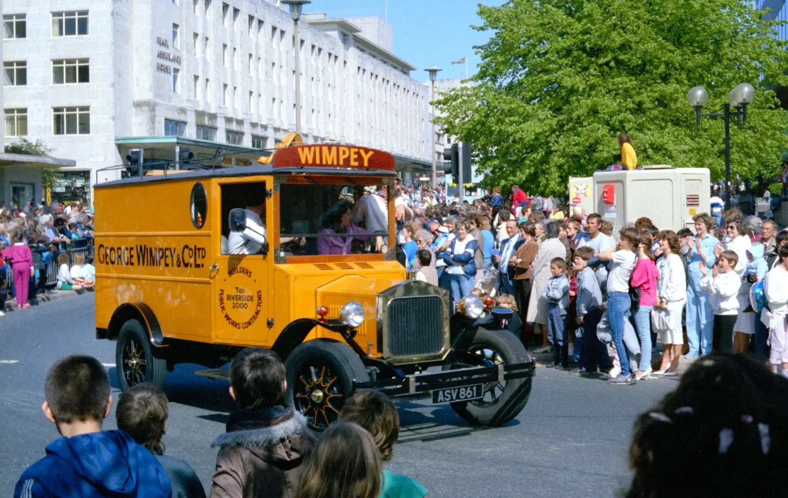 A George Wimpey van, as in builders, not burgers, from Uni: The Lord Mayor's Procession, Plymouth, Devon - 24th May 1986