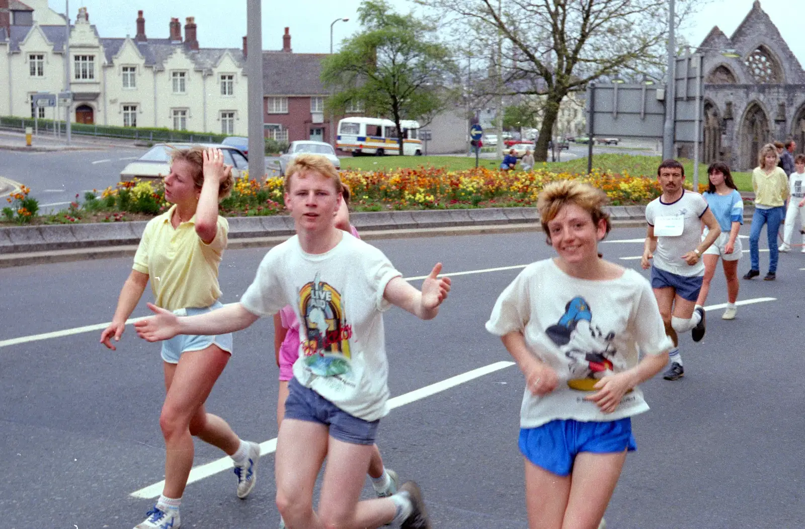 More of the Psychology group at Charles Church, from Uni: Sport Aid - Run The World, Plymouth, Devon - 25th May 1986