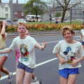 1986 More of the Psychology group run around past Charles Church