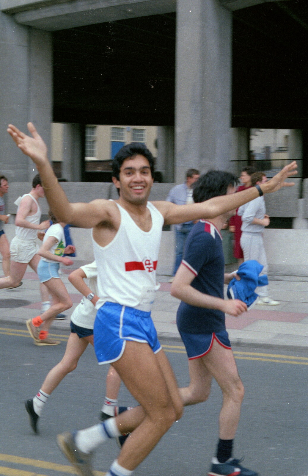 Anand runs past from Uni: Sport Aid - Run The World, Plymouth, Devon - 25th May 1986