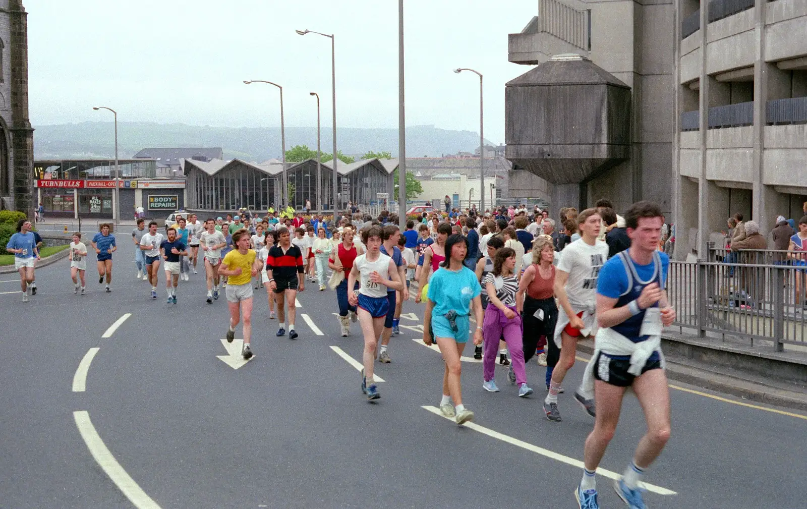 A crowd of runners come up from Charles Cross, from Uni: Sport Aid - Run The World, Plymouth, Devon - 25th May 1986