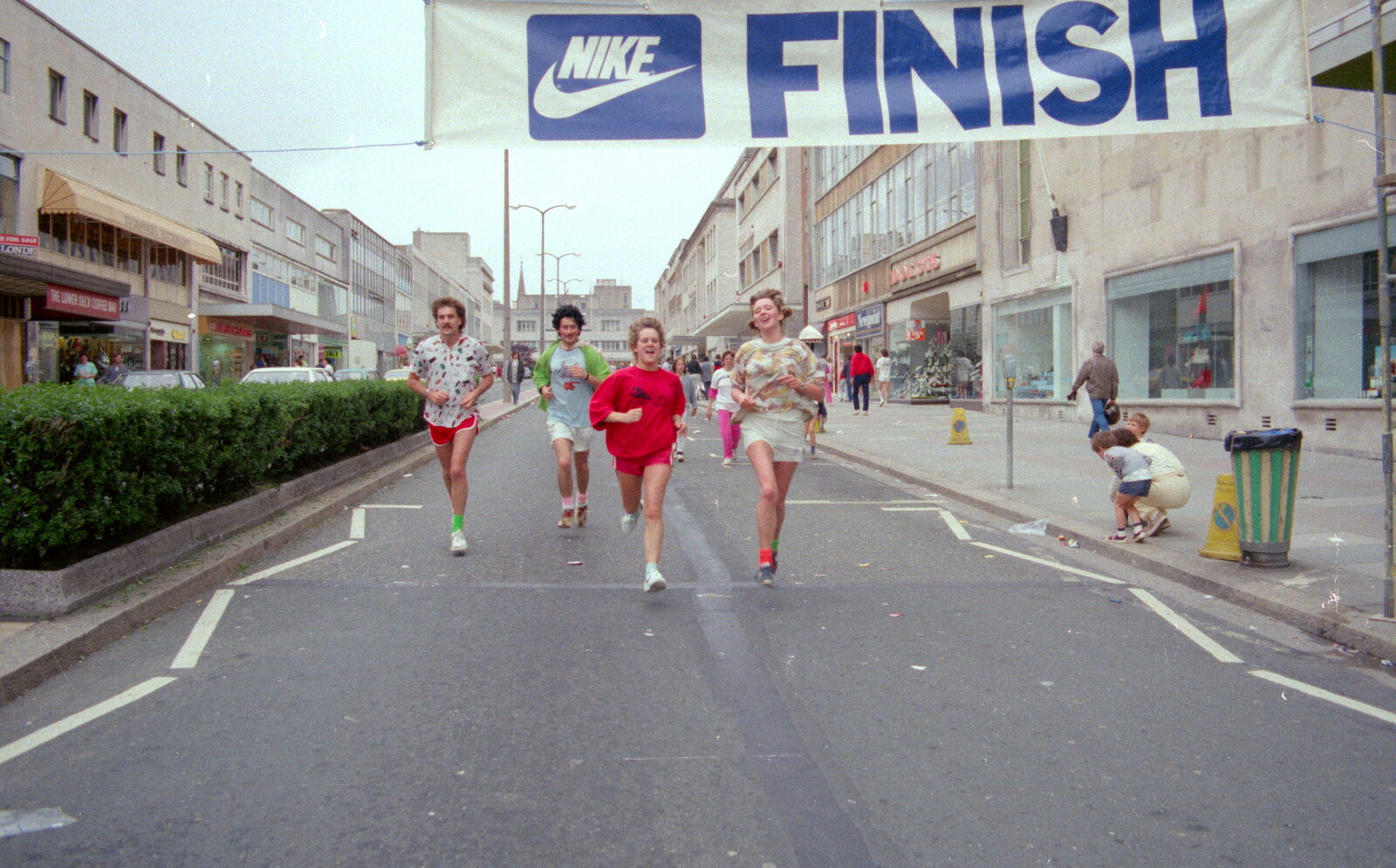 Sam, Mark, ? and Ally Flemming run to the finish from Uni: Sport Aid - Run The World, Plymouth, Devon - 25th May 1986