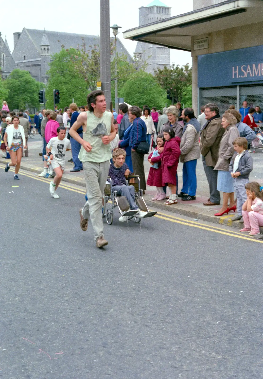 More runners and wheels, from Uni: Sport Aid - Run The World, Plymouth, Devon - 25th May 1986