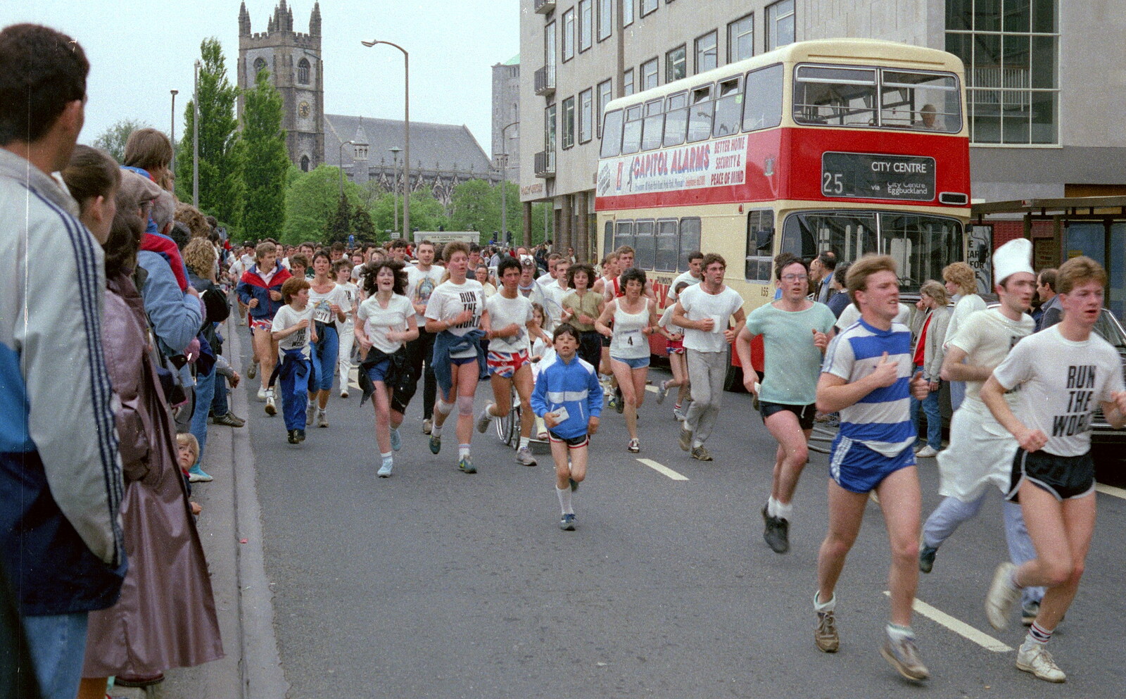 Runners on the final stretch from Uni: Sport Aid - Run The World, Plymouth, Devon - 25th May 1986