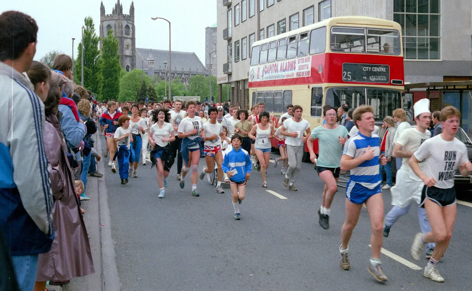 Runners on St. Adnrew's Cross, from Uni: Sport Aid - Run The World, Plymouth, Devon - 25th May 1986