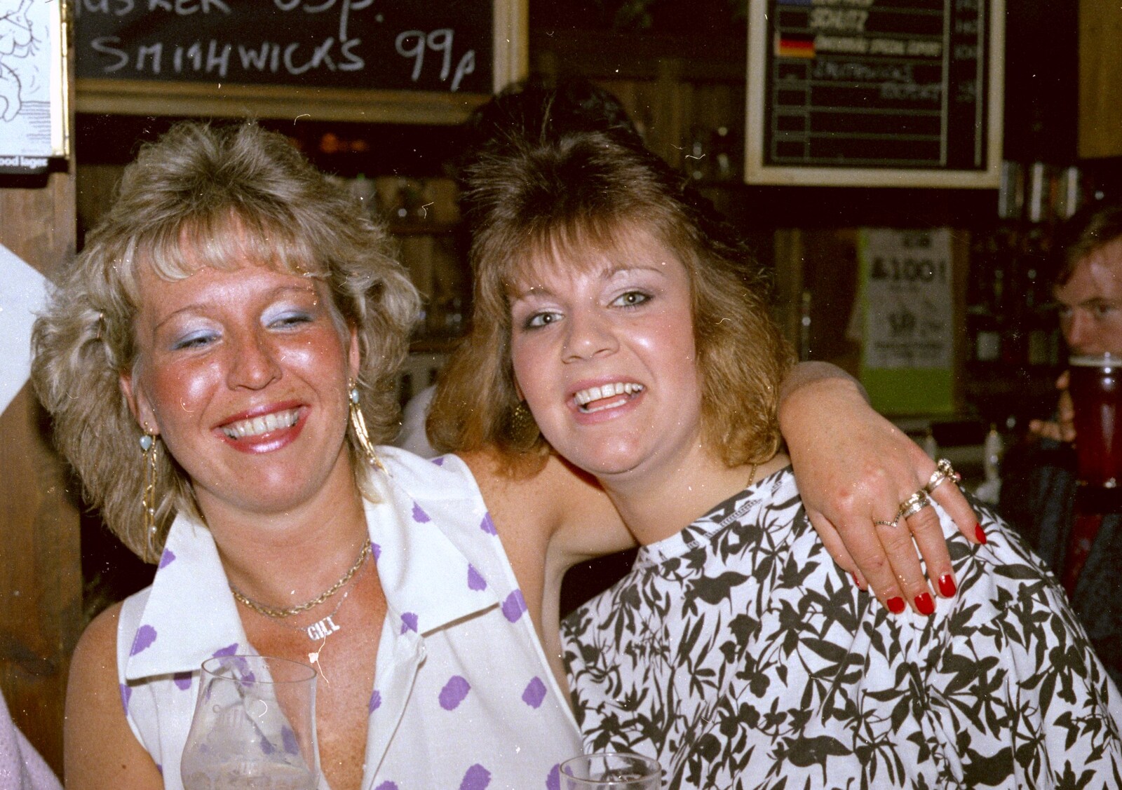 Uni: Gill Leaves the James Street Vaults, Plymouth - 30th May 1986: Gill and one of the bar staff