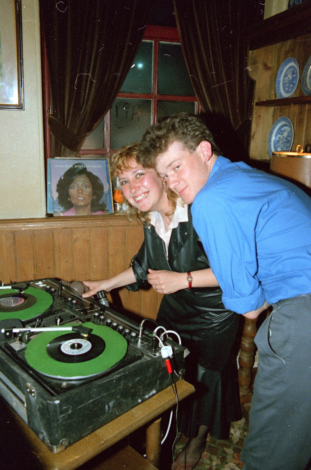 Uni: Gill Leaves the James Street Vaults, Plymouth - 30th May 1986: Spinning up the 45s on the wheels of steel