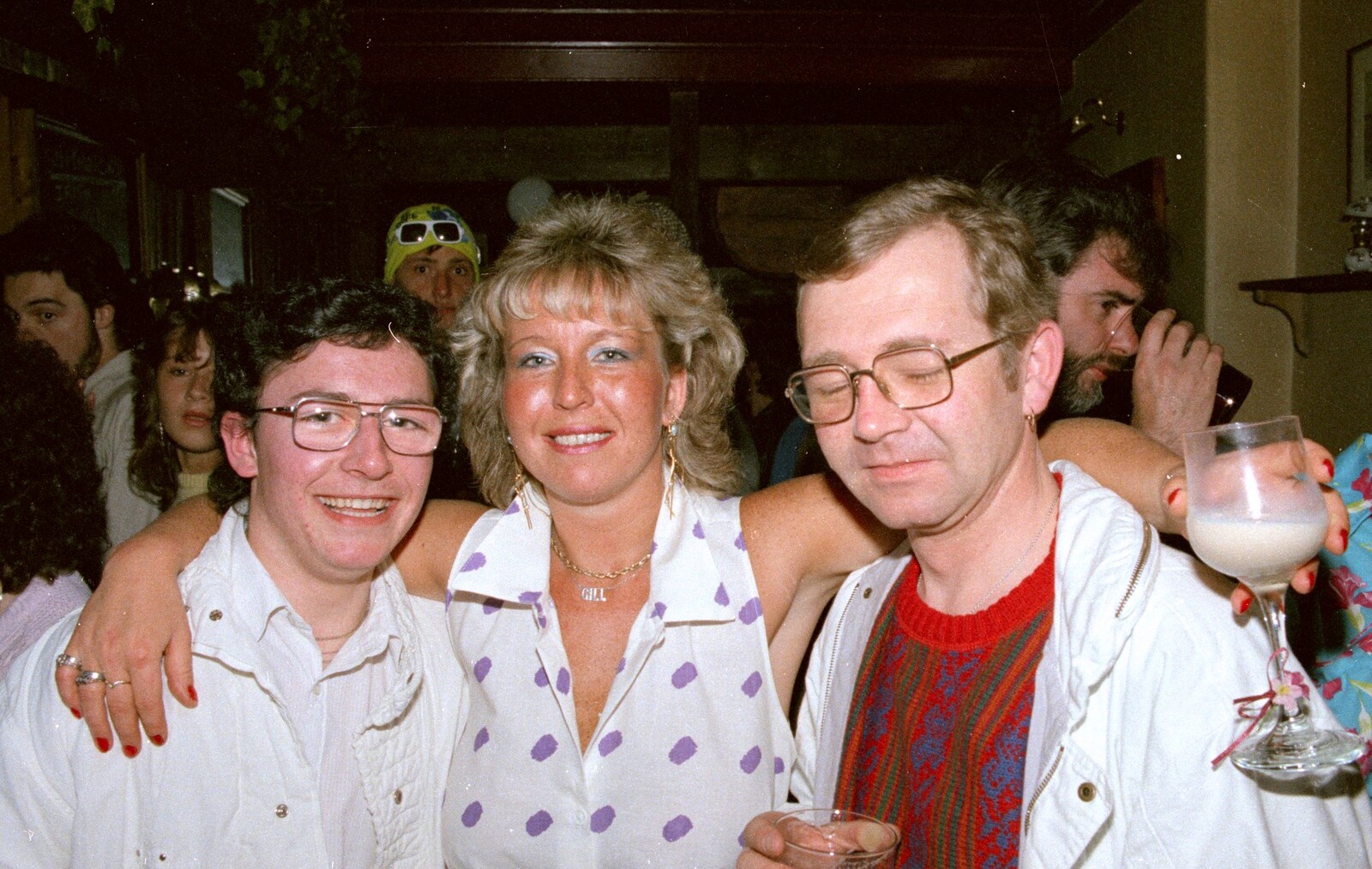 Uni: Gill Leaves the James Street Vaults, Plymouth - 30th May 1986: Gill and a couple of regulars